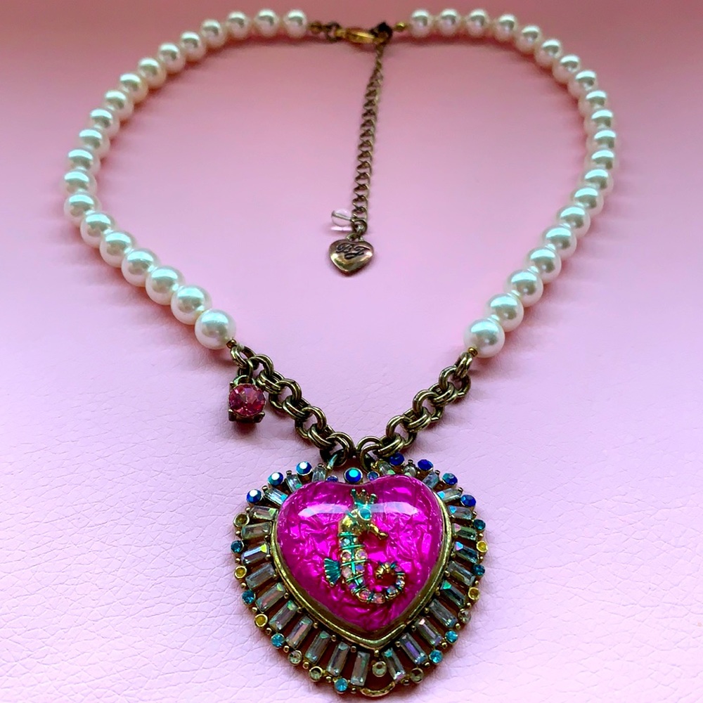 Betsy Johnson seahorse necklace